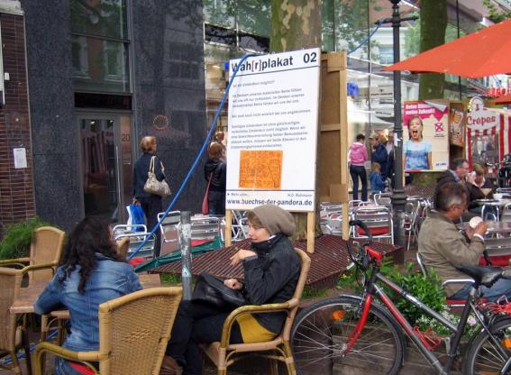 Wah[r]plakat 02: Ist ein Umdenken m�glich?
Im Denken unseres materiellen Seins f�hlen 
wir uns oft nur vorhanden. Im Denken unseres immateriellen Seins f�hlen wir uns bei uns. Wir sind noch nicht wirklich bei uns angekommen. Geistiges Umdenken ist ohne gleichzeitiges materielles Umdenken nicht m�glich. Wenn wir 
eine Gewichtsumverteilung beider Bewusstseinsebenen wollen, m�ssen wir beide Ebenen in den Umdenkungsprozess einbeziehen. H.D. R�hmann