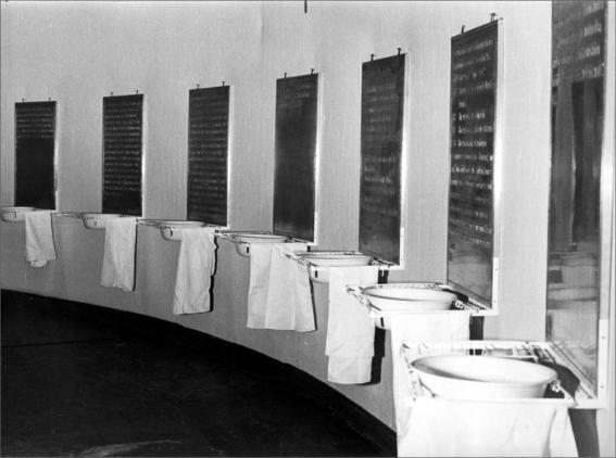 Texttafeln: Unschuld � Schuld � Untexte, Ausstellung im Kuppelsaal der Hamburger Kunsthalle 1970